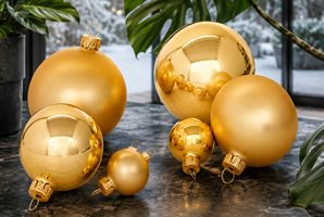 små guld julekugler